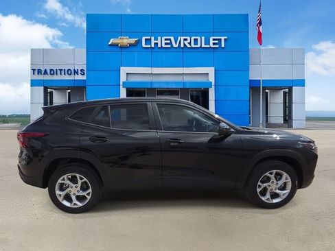 New 2026 Chevrolet Trax LS w/ LS Convenience Package FWD image 10