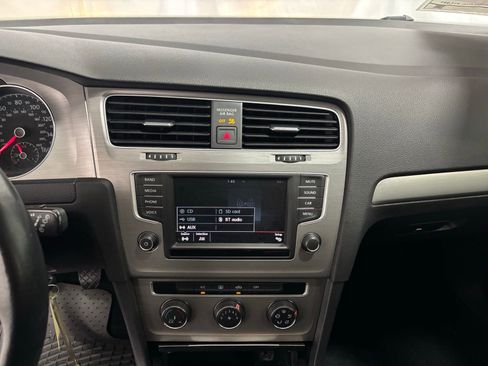 Used 2016 Volkswagen Golf S image 24