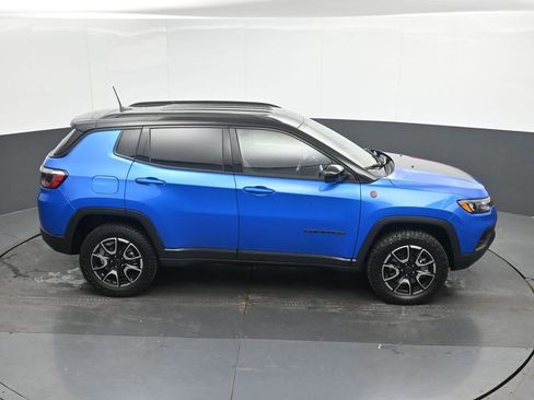 Used 2025 Jeep Compass Trailhawk AWD/4WD image 31