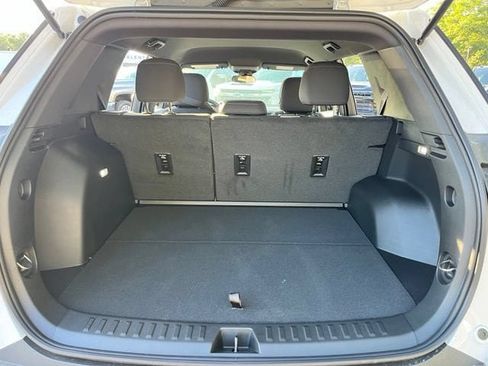 Used 2026 Chevrolet Equinox LT AWD/4WD image 8