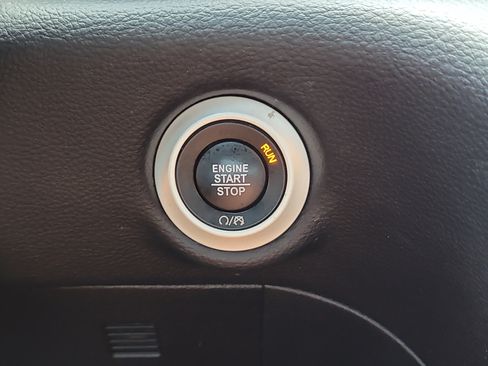 Used 2022 Chrysler Pacifica Pinnacle FWD image 32