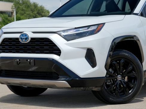 Used 2024 Toyota RAV4 SE w/ Convenience Package AWD/4WD image 18