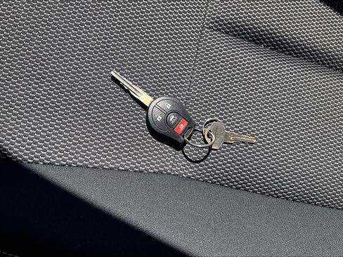 Used 2017 Nissan Versa SV FWD image 31