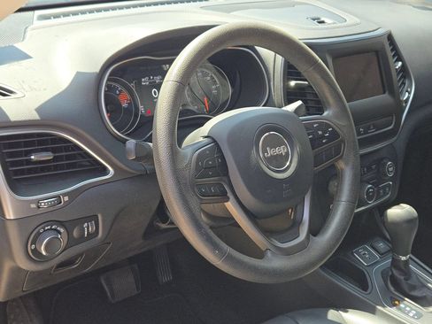 Used 2020 Jeep Cherokee Latitude FWD image 10