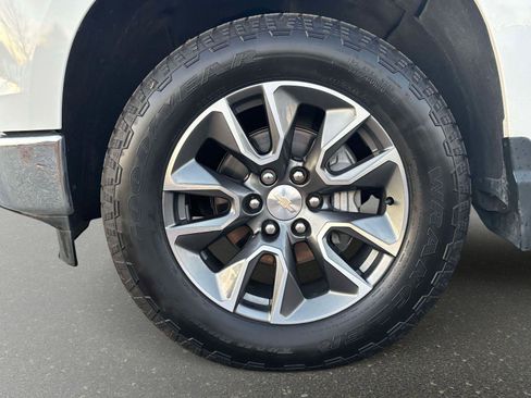 Used 2024 Chevrolet Silverado 1500 LT image 9