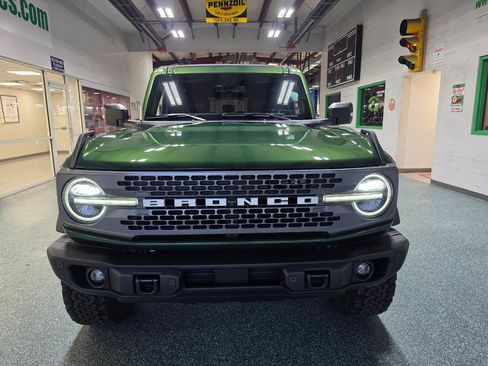 Used 2023 Ford Bronco Badlands AWD/4WD image 3