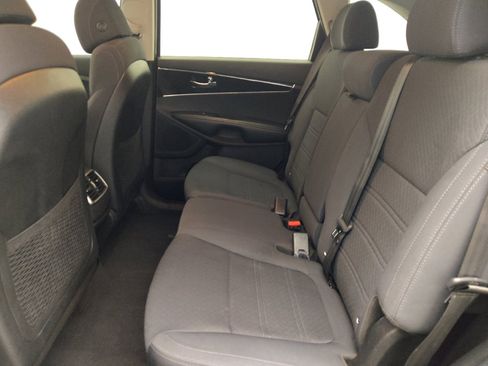 Used 2017 Kia Sorento FWD image 18
