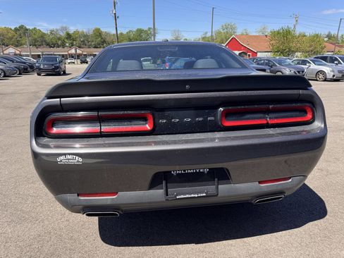 Used 2016 Dodge Challenger SXT image 11