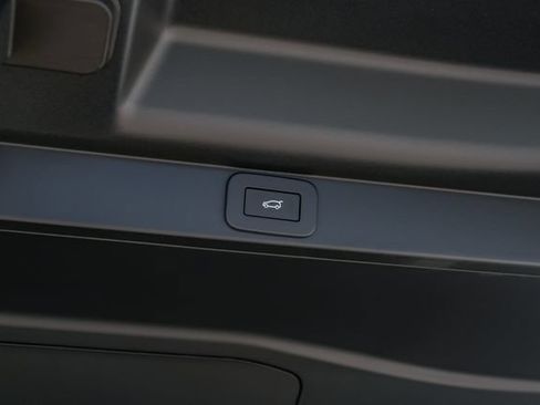 New 2026 Land Rover Range Rover Long Wheelbase SE AWD/4WD image 68