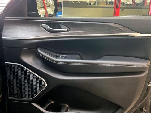 Used 2022 Jeep Grand Cherokee L Limited w/ Luxury Tech Group II image 12