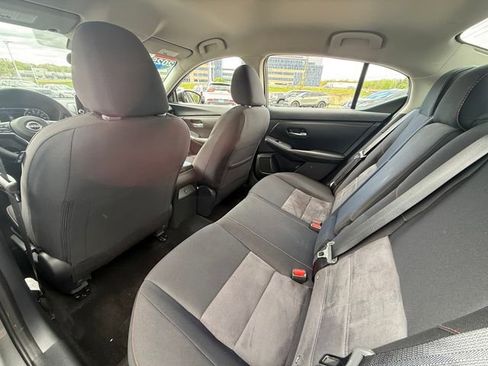 Certified 2025 Nissan Sentra SR FWD image 26