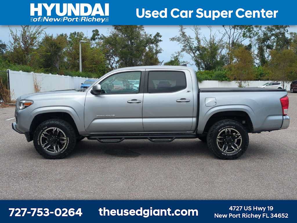 Used 2016 Toyota Tacoma TRD Sport RWD image 2