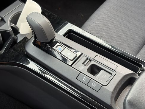 Certified 2025 Toyota Prius LE FWD image 7