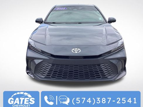 Used 2025 Toyota Camry SE AWD/4WD image 2