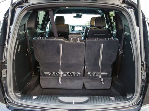 Used 2025 Chrysler Pacifica Select image 7