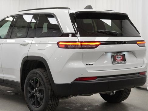 New 2026 Jeep Grand Cherokee Altitude AWD/4WD image 12