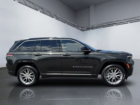 Used 2023 Jeep Grand Cherokee Summit AWD/4WD image 3