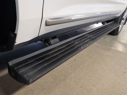 Used 2023 GMC Yukon XL Denali image 31