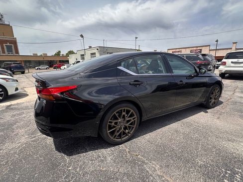 Certified 2025 Nissan Altima 2.5 SR w/ SR Premium Package FWD image 8
