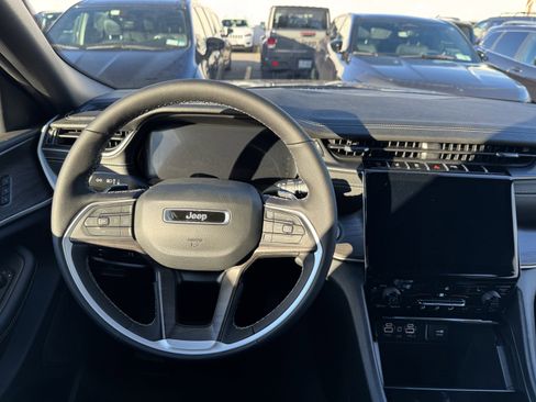 New 2025 Jeep Grand Cherokee Limited image 15