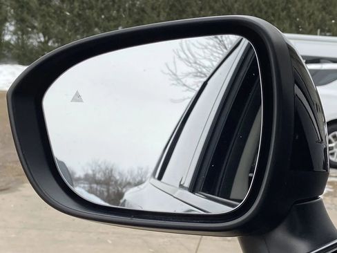 Used 2021 Nissan Rogue SV image 9