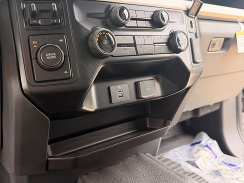 Used 2024 Ford F350 XLT AWD/4WD image 27