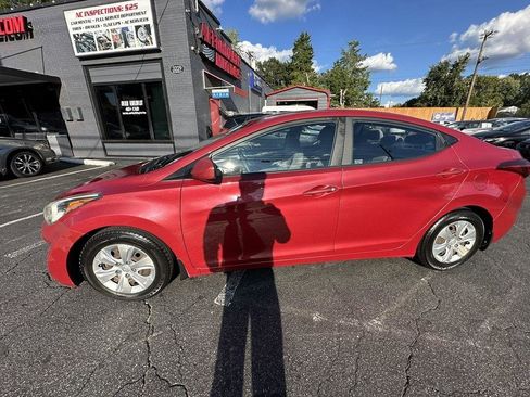 Used 2016 Hyundai Elantra SE FWD image 2