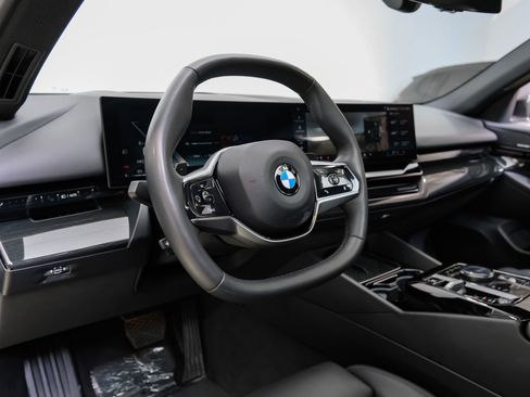 Used 2025 BMW 530i w/ Premium Package RWD image 3