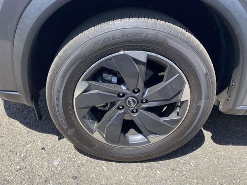 Used 2025 Nissan Rogue SV image 8