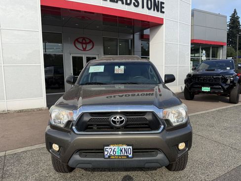 Used 2012 Toyota Tacoma 4x4 Access Cab V6 w/ SR5 Pkg image 9
