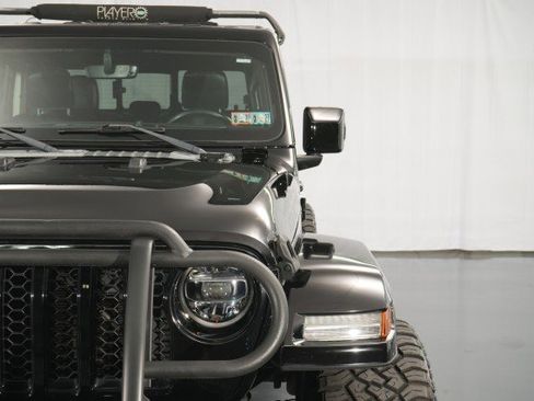 Used 2021 Jeep Gladiator Overland image 11