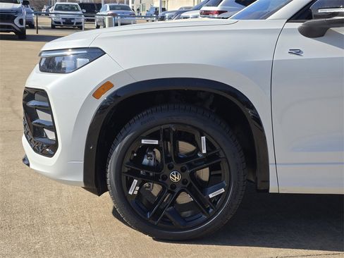 New 2026 Volkswagen Tiguan SE R-Line image 5