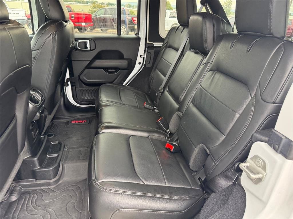 Used 2023 Jeep Wrangler Unlimited Sahara AWD/4WD image 9