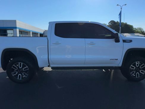 Used 2024 GMC Sierra 1500 AT4 w/ Technology Package AWD/4WD image 9