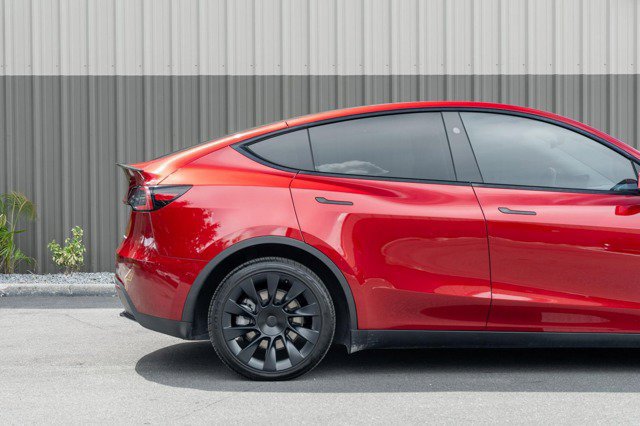 Used 2024 Tesla Model Y Long Range AWD/4WD image 4
