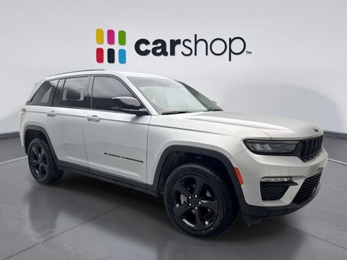 Used 2024 Jeep Grand Cherokee Limited w/ Black Appearance Package AWD/4WD image 5