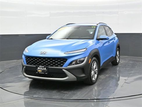 Used 2022 Hyundai Kona SEL w/ Convenience Package image 2