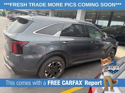 Used 2024 Kia Sorento S w/ Panoramic Sunroof Package FWD image 4