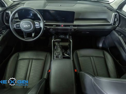 Used 2024 Kia Sorento S image 30
