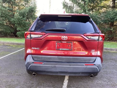 Used 2019 Toyota RAV4 LE image 19