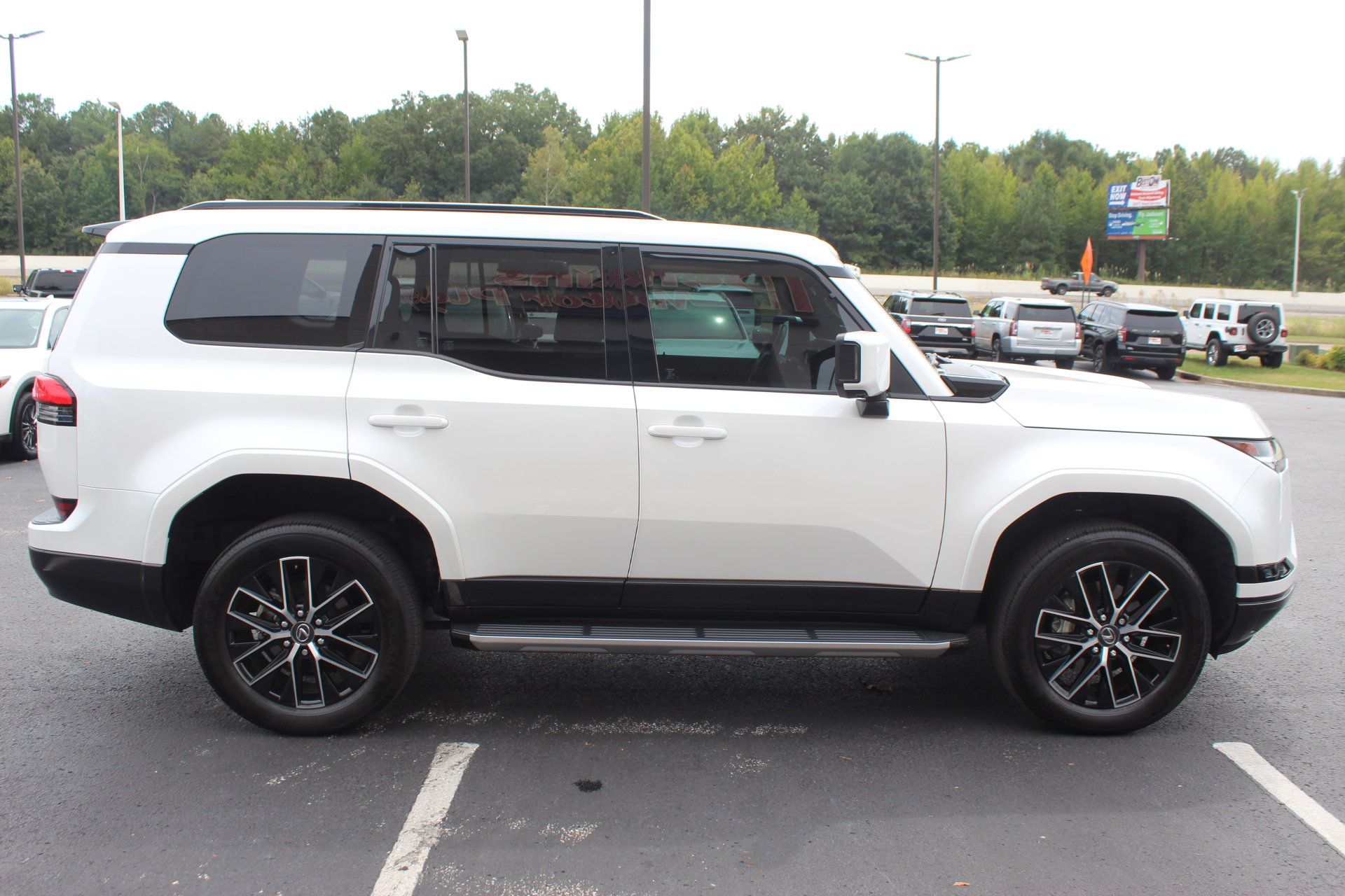 Used 2024 Lexus GX 550 w/ Accessory Package (Z1) AWD/4WD image 5