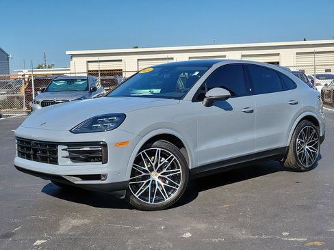 Used 2024 Porsche Cayenne Coupe AWD/4WD image 1