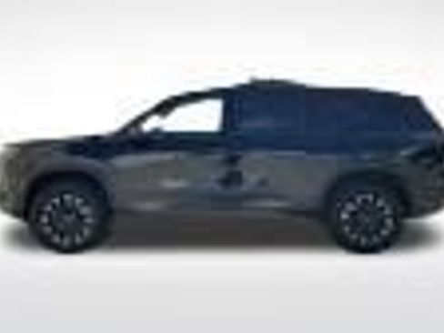 Used 2025 Chevrolet Traverse Z71 w/ Driver Confidence Package AWD/4WD image 8