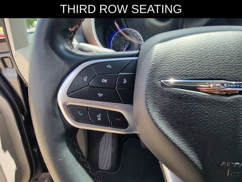 Used 2019 Chrysler Pacifica Touring-L FWD image 21