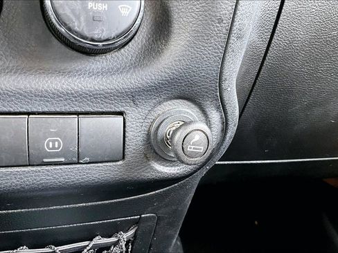 Used 2012 Jeep Wrangler Unlimited Rubicon w/ Dual Top Group AWD/4WD image 32