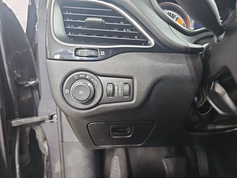 Used 2020 Jeep Cherokee Latitude Plus AWD/4WD image 30