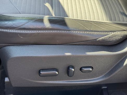 Used 2017 Ford Escape SE w/ Equipment Group 201A FWD image 13