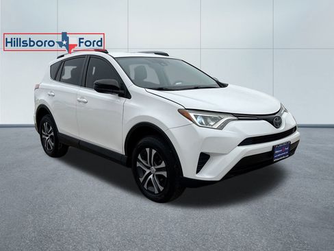 Used 2017 Toyota RAV4 LE image 3