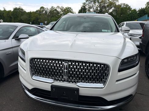 Used 2022 Lincoln Nautilus Reserve AWD/4WD image 2