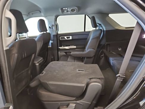 Used 2023 Ford Explorer XLT RWD image 5